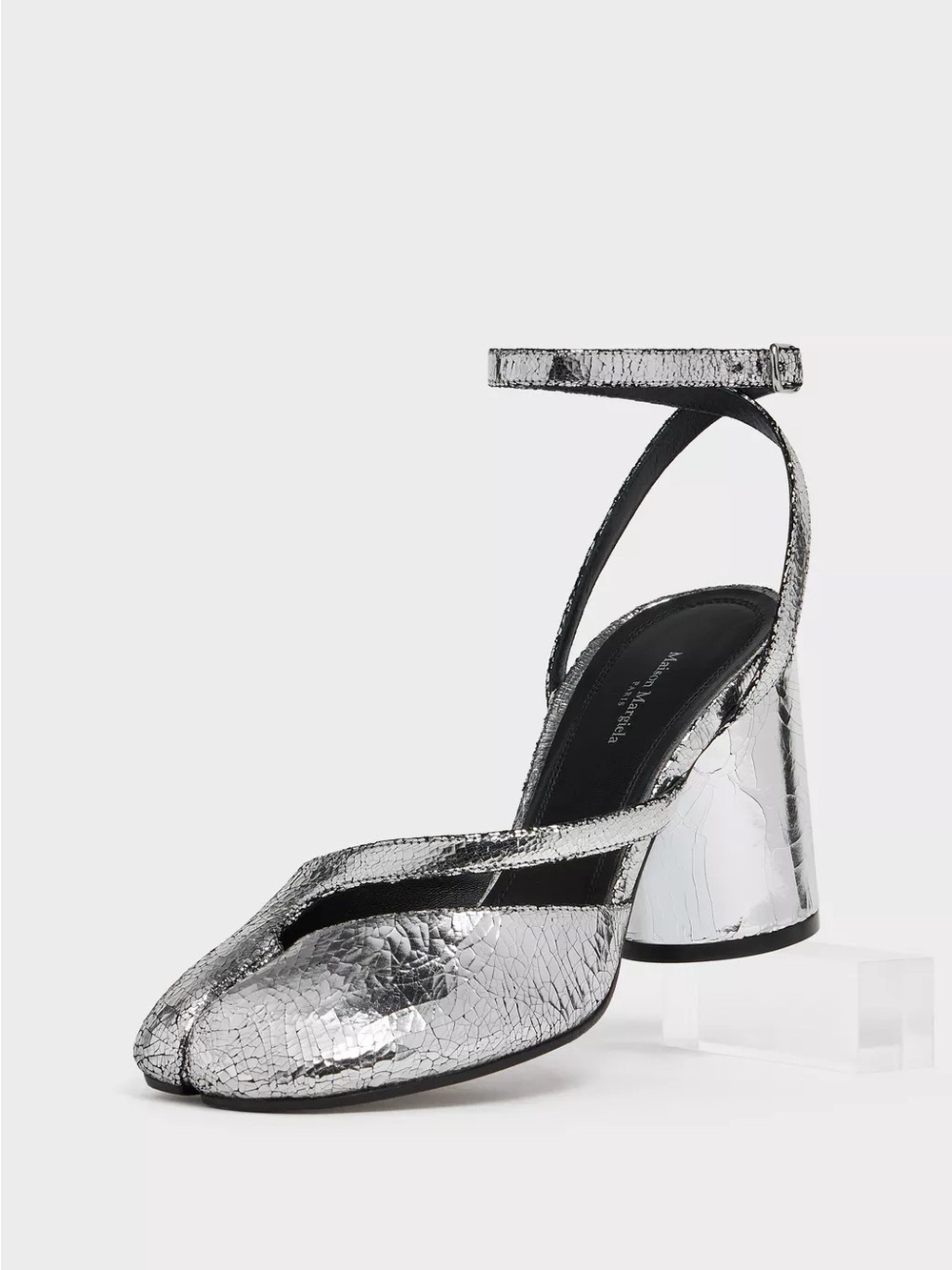 Maison Margiela TABI SANDAL PUMP BROKEN MIRROR
$ 1,550 38.5